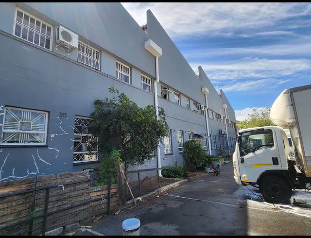 1,553M² WAREHOUSE TO LET IN WADEVILLE